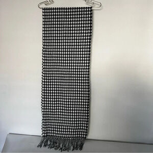 Chico's Houndstooth Oblong Scarf Black & White With Fringed